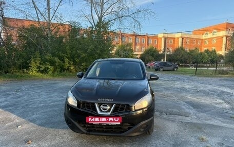 Nissan Qashqai, 2011 год, 900 000 рублей, 2 фотография