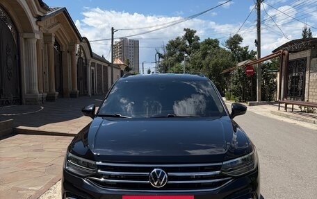 Volkswagen Tiguan II, 2021 год, 2 180 000 рублей, 2 фотография
