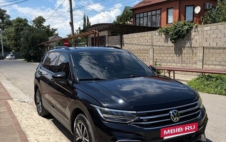 Volkswagen Tiguan II, 2021 год, 2 180 000 рублей, 3 фотография