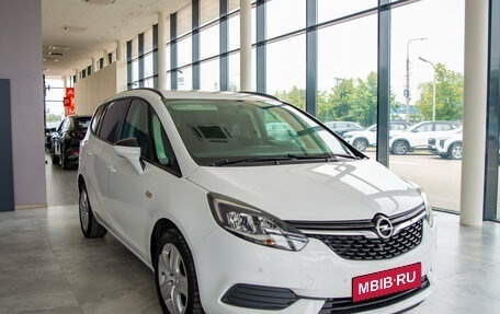 Opel Zafira C рестайлинг, 2017 год, 2 050 000 рублей, 1 фотография