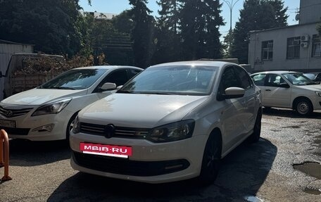 Volkswagen Polo VI (EU Market), 2012 год, 750 000 рублей, 2 фотография