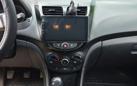 Hyundai Solaris II рестайлинг, 2013 год, 620 000 рублей, 7 фотография