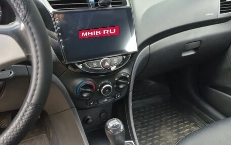 Hyundai Solaris II рестайлинг, 2013 год, 620 000 рублей, 8 фотография