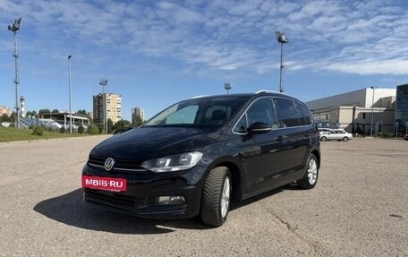 Volkswagen Touran III, 2019 год, 1 600 000 рублей, 2 фотография