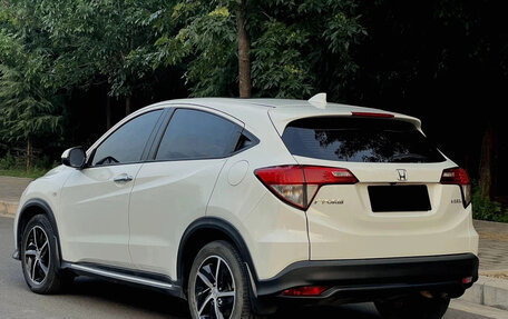 Honda Vezel, 2022 год, 1 560 000 рублей, 2 фотография