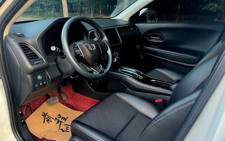 Honda Vezel, 2022 год, 1 560 000 рублей, 6 фотография