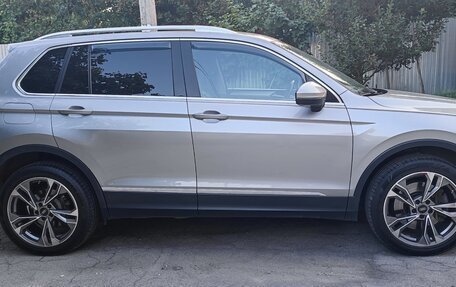 Volkswagen Tiguan II, 2017 год, 1 850 000 рублей, 4 фотография