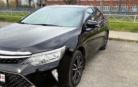 Toyota Camry, 2018 год, 2 200 000 рублей, 4 фотография
