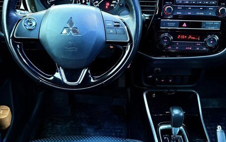 Mitsubishi Outlander III рестайлинг 3, 2019 год, 2 300 000 рублей, 4 фотография