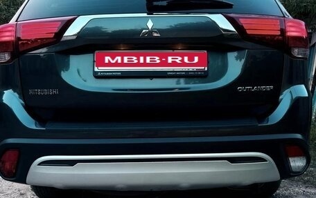 Mitsubishi Outlander III рестайлинг 3, 2019 год, 2 300 000 рублей, 3 фотография