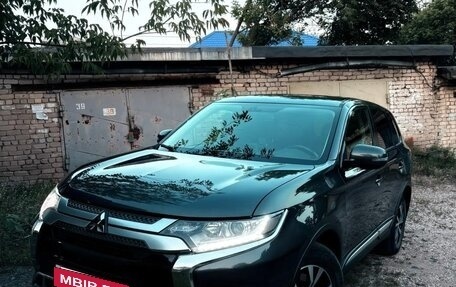 Mitsubishi Outlander III рестайлинг 3, 2019 год, 2 300 000 рублей, 6 фотография