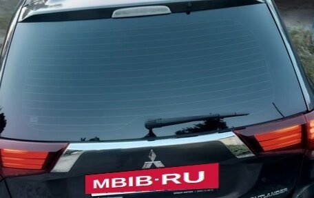 Mitsubishi Outlander III рестайлинг 3, 2019 год, 2 300 000 рублей, 2 фотография