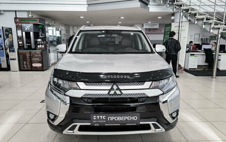 Mitsubishi Outlander III рестайлинг 3, 2021 год, 3 200 000 рублей, 6 фотография