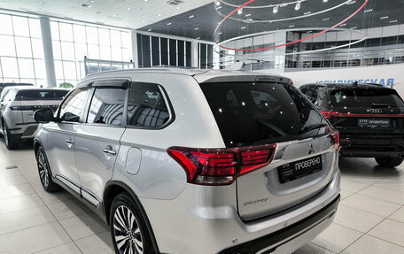 Mitsubishi Outlander III рестайлинг 3, 2021 год, 3 200 000 рублей, 11 фотография