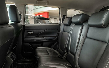 Mitsubishi Outlander III рестайлинг 3, 2021 год, 3 200 000 рублей, 16 фотография