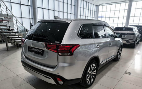 Mitsubishi Outlander III рестайлинг 3, 2021 год, 3 200 000 рублей, 9 фотография