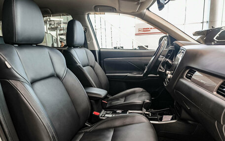 Mitsubishi Outlander III рестайлинг 3, 2021 год, 3 200 000 рублей, 15 фотография