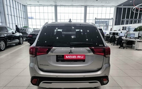 Mitsubishi Outlander III рестайлинг 3, 2021 год, 3 200 000 рублей, 10 фотография
