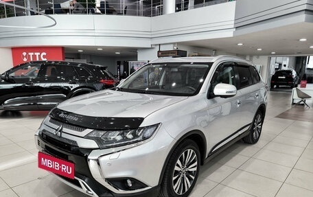 Mitsubishi Outlander III рестайлинг 3, 2021 год, 3 200 000 рублей, 5 фотография