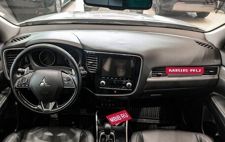 Mitsubishi Outlander III рестайлинг 3, 2021 год, 3 200 000 рублей, 18 фотография