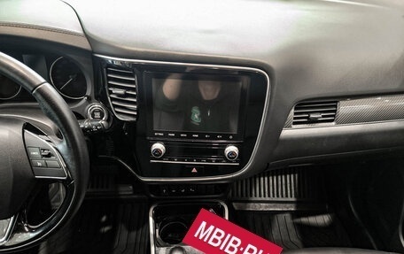 Mitsubishi Outlander III рестайлинг 3, 2021 год, 3 200 000 рублей, 19 фотография