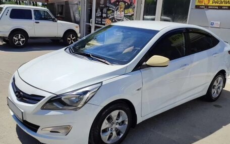 Hyundai Solaris II рестайлинг, 2015 год, 870 000 рублей, 3 фотография