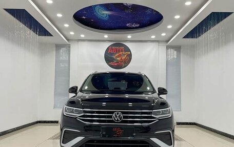 Volkswagen Tiguan II, 2023 год, 2 670 900 рублей, 2 фотография
