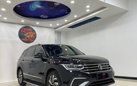 Volkswagen Tiguan II, 2023 год, 2 670 900 рублей, 1 фотография