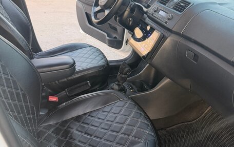 Skoda Fabia II, 2011 год, 650 000 рублей, 10 фотография