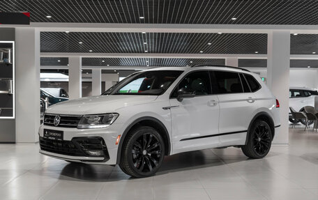 Volkswagen Tiguan II, 2020 год, 3 200 000 рублей, 1 фотография