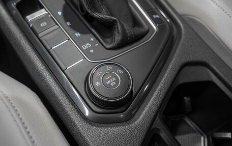 Volkswagen Tiguan II, 2020 год, 3 200 000 рублей, 16 фотография