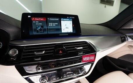 BMW 5 серия, 2018 год, 3 790 000 рублей, 15 фотография