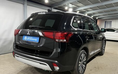 Mitsubishi Outlander III рестайлинг 3, 2020 год, 2 349 000 рублей, 5 фотография