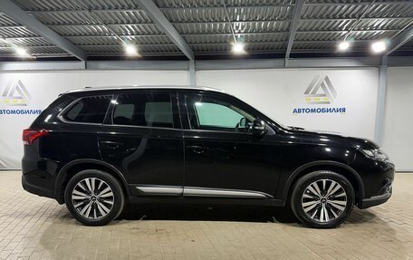 Mitsubishi Outlander III рестайлинг 3, 2020 год, 2 349 000 рублей, 6 фотография