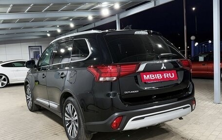 Mitsubishi Outlander III рестайлинг 3, 2020 год, 2 349 000 рублей, 3 фотография