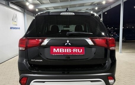 Mitsubishi Outlander III рестайлинг 3, 2020 год, 2 349 000 рублей, 4 фотография