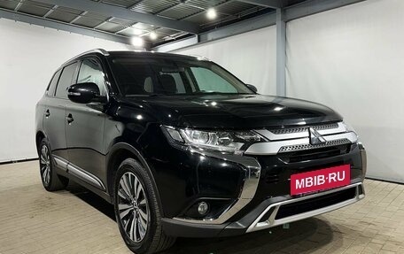 Mitsubishi Outlander III рестайлинг 3, 2020 год, 2 349 000 рублей, 7 фотография
