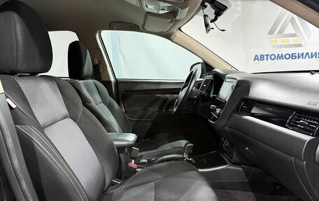 Mitsubishi Outlander III рестайлинг 3, 2020 год, 2 349 000 рублей, 11 фотография