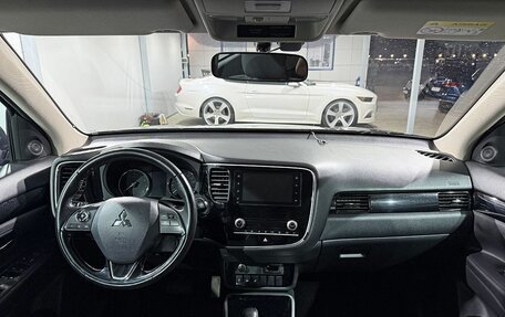 Mitsubishi Outlander III рестайлинг 3, 2020 год, 2 349 000 рублей, 10 фотография
