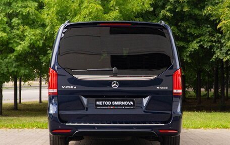 Mercedes-Benz V-Класс, 2017 год, 5 590 000 рублей, 6 фотография