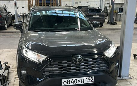 Toyota RAV4, 2021 год, 3 550 000 рублей, 2 фотография