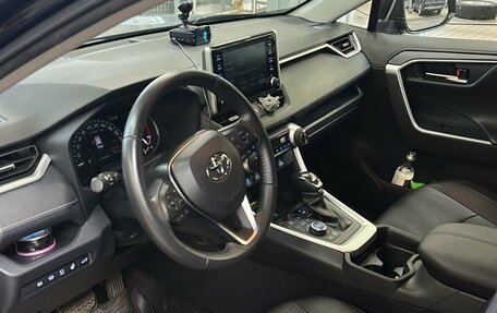 Toyota RAV4, 2021 год, 3 550 000 рублей, 8 фотография