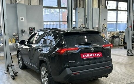 Toyota RAV4, 2021 год, 3 550 000 рублей, 10 фотография