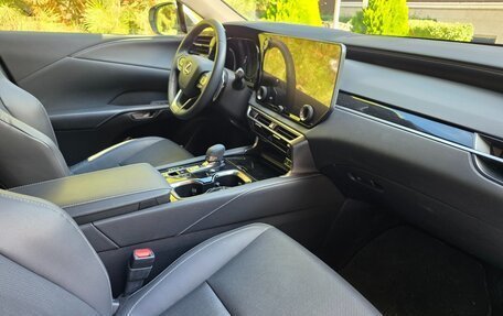Lexus RX IV рестайлинг, 2022 год, 8 700 000 рублей, 12 фотография