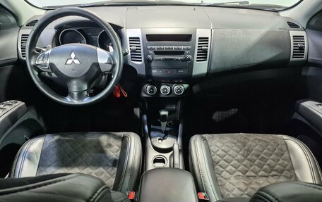 Mitsubishi Outlander III рестайлинг 3, 2009 год, 935 000 рублей, 11 фотография