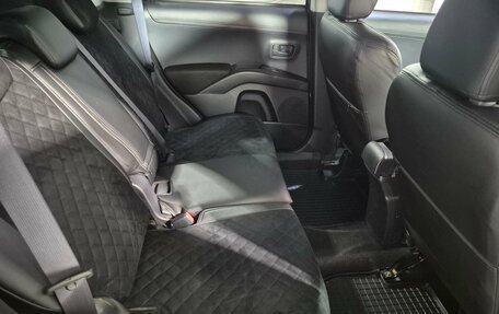 Mitsubishi Outlander III рестайлинг 3, 2009 год, 935 000 рублей, 16 фотография