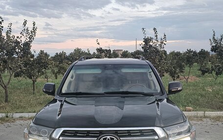 Toyota Land Cruiser 200, 2012 год, 3 550 000 рублей, 7 фотография