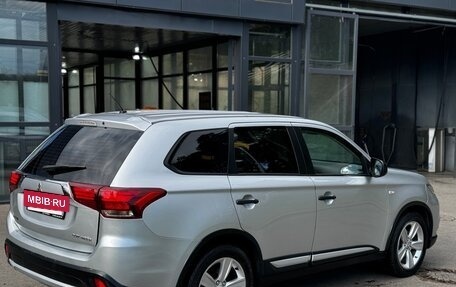 Mitsubishi Outlander III рестайлинг 3, 2015 год, 1 115 000 рублей, 2 фотография