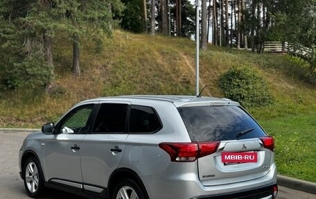Mitsubishi Outlander III рестайлинг 3, 2015 год, 1 115 000 рублей, 4 фотография
