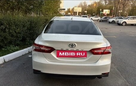 Toyota Camry, 2021 год, 3 800 000 рублей, 5 фотография